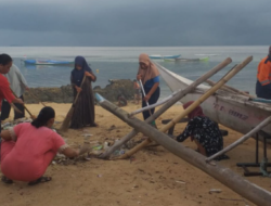 Jaga Kebersihan Lingkungan, Sekertaris Camat Kepulauan Sangkarrang, Sitti Subaedah, Pimpin Kegiatan Kerja Bakti