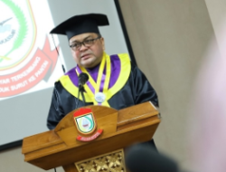 FOTO : Plt. Kepala DPPKB Kota Makassar Saat Hadiri Wisuda Akbar untuk Lansia