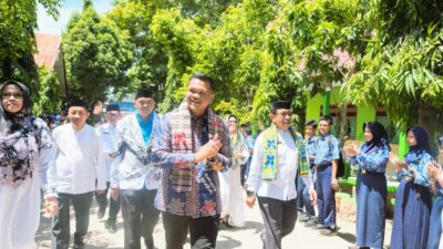 Bupati Bantaeng Bagikan Makan Gizi Grtais di SMPN 3 Bisappu